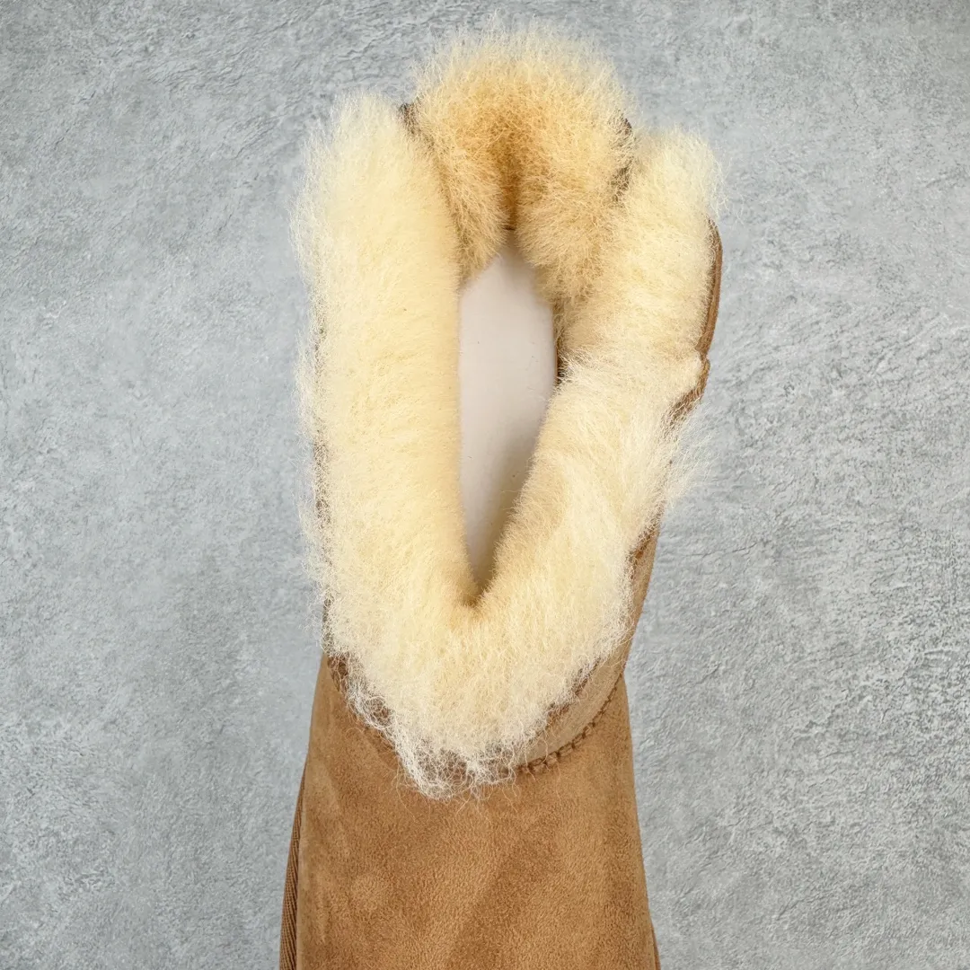Pick up locally 💰520 UGG 6501 single ribbon bow autumn and winter sheep fur integrated snow boots. All shoes are made from the same factory as ZP. Longfeng A-grade Australian imported sheep fur integrated women's boots. Brand OEM production line. Fully follow the ZP process. OEM original pattern maker. Adhering to the principle of no original shoes and no development selection. Pay attention to every detail. The most authentic version on the market TREADLITE "Light Wing" technology outsole Lightweight/durable/flexible/pile size: 35 36 37 38 39 40 Coding: by2936080